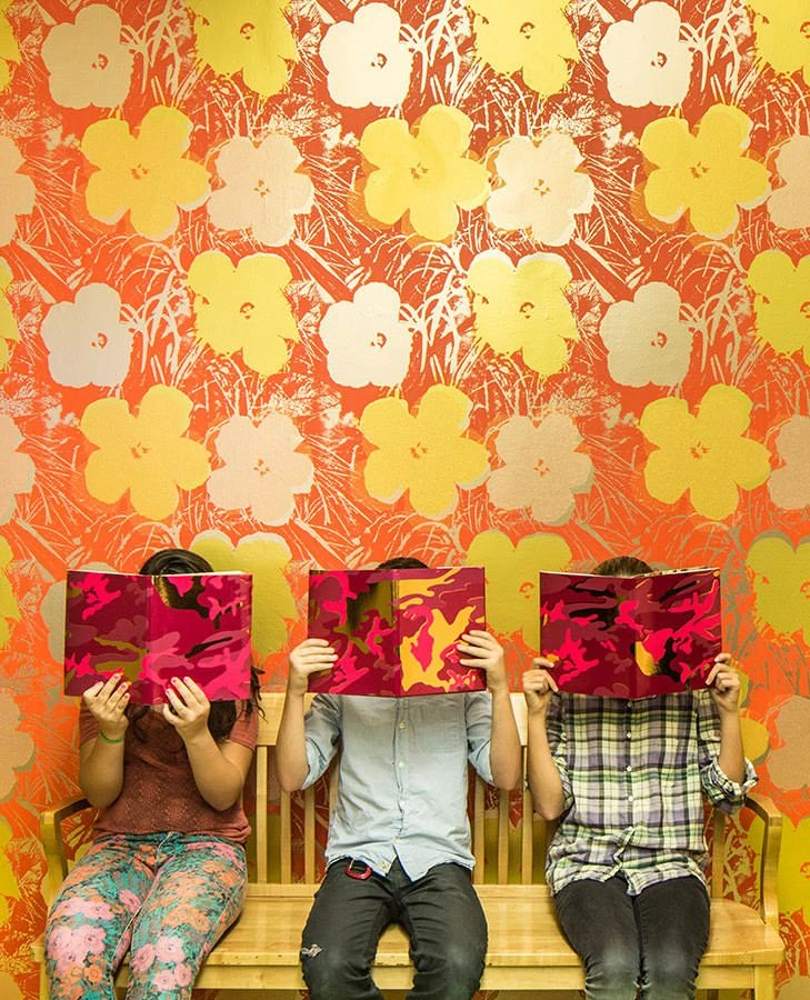 Tapete Andy Warhol - Flowers Lachsorange 1 Tapete Andy Warhol - Flowers Lachsorange