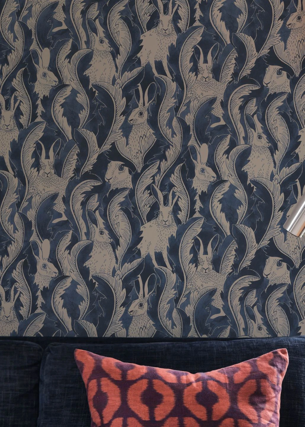 Tapete Hares In Hiding Stahlblau 4 Tapete Hares In Hiding Stahlblau – Bild 4