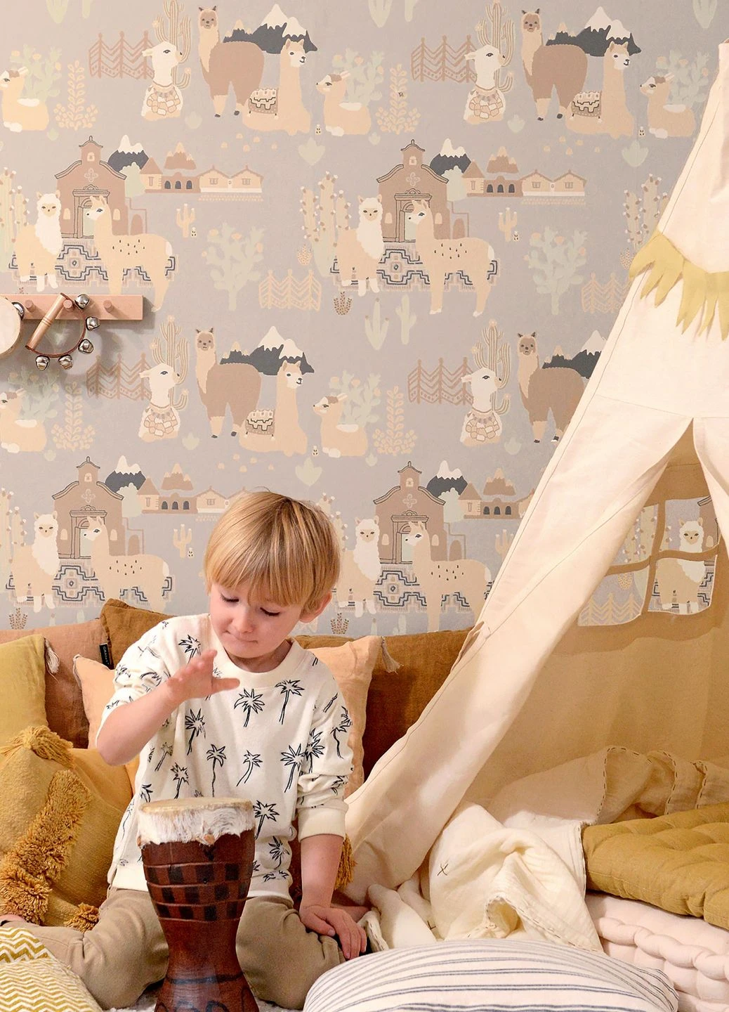 Tapete Lama Village Hellgrau 5 Tapete Lama Village Hellgrau – Bild 5